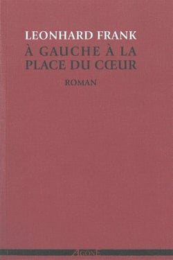 À gauche à la place du coeur
