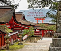 Quelques pas pres du temple : livre photos et de récits de voyages sur le Japon