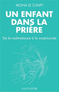 Un enfant dans la prière