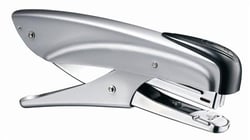 Pince agrafeuse UNIVERSAL 26/6. coloris noir