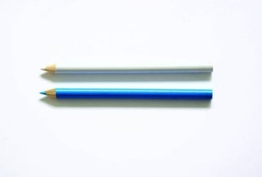 2 crayons craie 