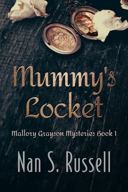 Mummy's Locket - Mallory Grayson Mysteries, #1