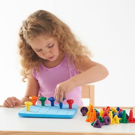 Lot De 4 Jouets Géoboard En Plastique - Jouet éducatif - Matériel Manipulable - Bloc Géo Coloré - Bande En Caoutchouc - Ensemble Mains Sur L'entraînement Des Capacités