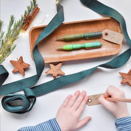 Ensemble De 12 Stylos à Tourner Sur Bois | Avec Recharges à Bille Noires | Plateau Tournant En Cuivre | Pour Bricolage Et Artisanat | Stimule La Créativité
