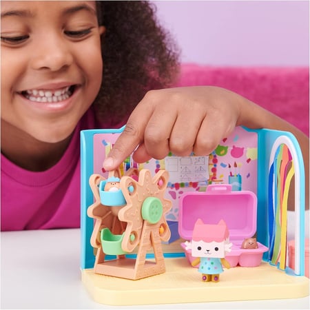 Gabby et la Maison Magique - Gabby's Dollhouse - Playset Deluxe Atelier Bébé  Boîte - 1 Figurine Accessoires - Pièce Maison de Poupée - Dessin Animé Gabby  Et La Maison Magique 