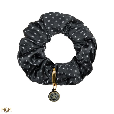 media/mkp/WED-Set-of-3-Scrunchies-Product_4-4895205617353-CR2673.jpg