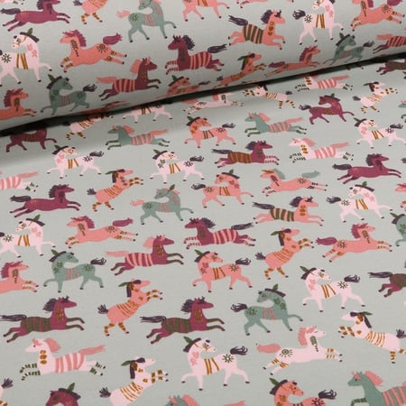 Tissu Jersey Coton Chevaux indiens sur fond Vert pâle