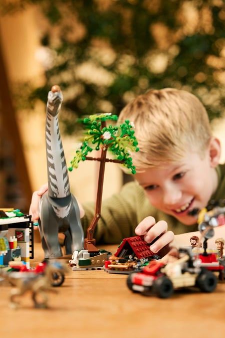 LEGO Jurassic World La Poursuite du Vélociraptor et du Titanosaure - Jouet Dinosaure - Voiture 4x4 & Moto - 3 Minifigurines - Cadeau Original pour Garçon ou Fille dès 7 ans 76973