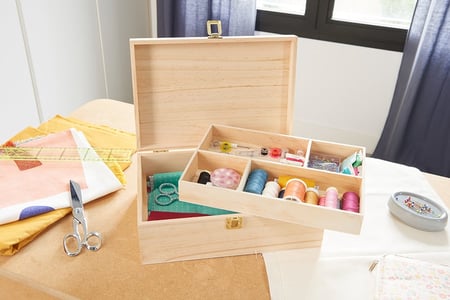 Boîte à couture en bois massif à usages multiples avec kit d'accessoires de  couture - Chine Boîte de rangement en bois et affichage en bois cas prix