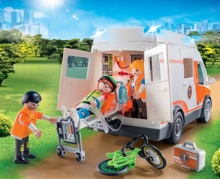 media/pim/ambulance-et-secouristes-4008789700490_13.jpg