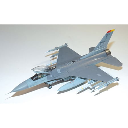 media/pim/av-f-16c-fighting-falcon-1-48-4950344610983_1.jpg