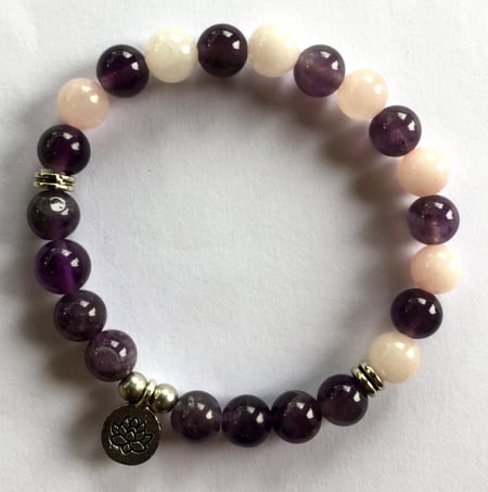 media/pim/bracelet-amethyste-quartz-rose-et-metal-lotus-8mm-5600899283482_0.jpg