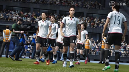 media/pim/fifa-16-5030948112874_8.jpg