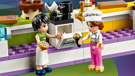 media/pim/friends-le-concours-de-patisserie-5702016618808_24.jpg