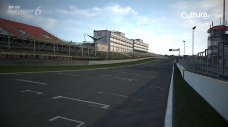 media/pim/gran-turismo-6-0711719249177_6.jpg