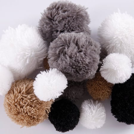 media/pim/lot-de-pompons-2-tailles-10-pompons-diam-3cm-6-pompons-diam-5cm-3700408396398_2.jpg
