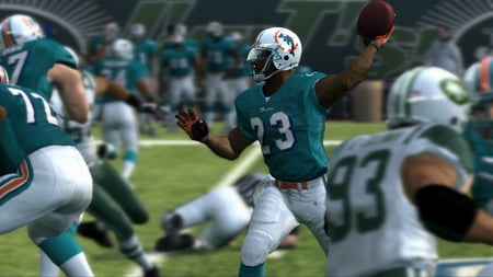 media/pim/madden-10-5030931074851_4.jpg