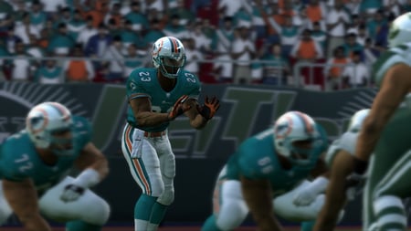 media/pim/madden-10-5030931074851_5.jpg