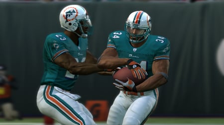 media/pim/madden-10-5030931074851_6.jpg
