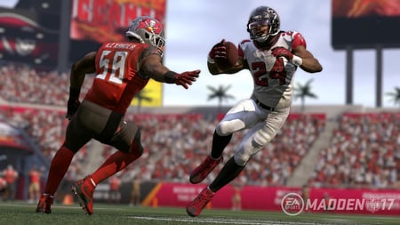 media/pim/madden-nfl-17-5030940116429_5.jpg