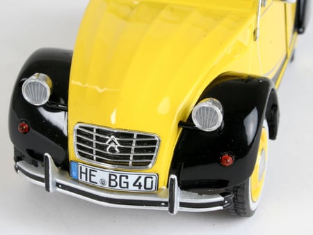 Voiture Citroën 2CV, maquette à construire en bois (3 modèles