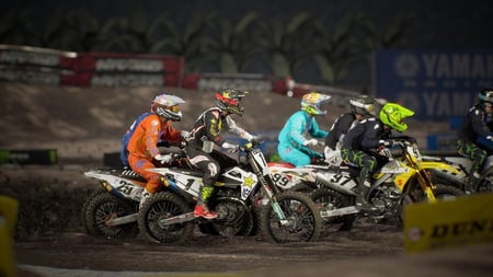 media/pim/monster-energy-supercross-8057168502114_4.jpg