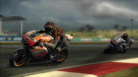 media/pim/moto-gp-10-11-5055060926840_6.jpg