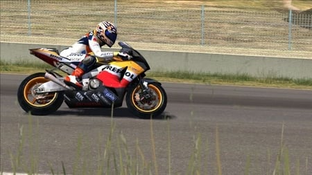 media/pim/moto-gp-ultimate-racing-technology-urt-6-xbox360-4005209074117_3.jpg