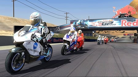 media/pim/moto-gp-ultimate-racing-technology-urt-6-xbox360-4005209074117_7.jpg