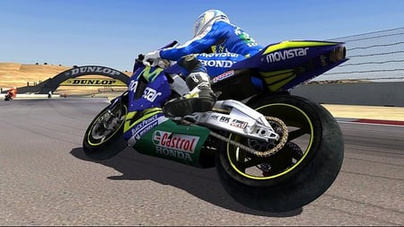 media/pim/moto-gp-ultimate-racing-technology-urt-6-xbox360-4005209074117_9.jpg