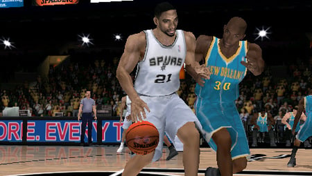 media/pim/nba-2k11-5026555282772_2.jpg