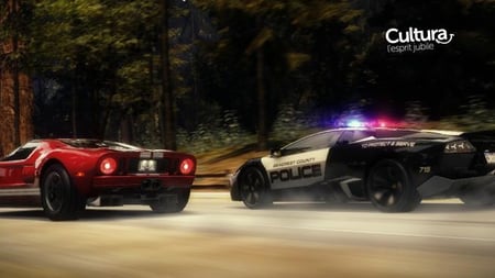 media/pim/need-for-speed-hot-pursuit-5030931092503_4.jpg