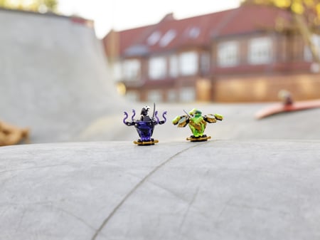 media/pim/ninjago-toupies-spinjitzu-lloyd-vs-garmadon-5702016367348_17.jpg