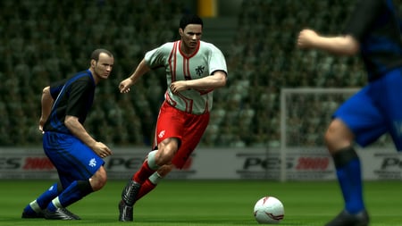media/pim/pro-evolution-soccer-2009-pc-4012927072615_6.jpg