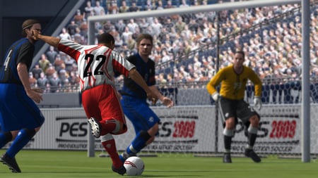 media/pim/pro-evolution-soccer-2009-x360-4012927033371_8.jpg
