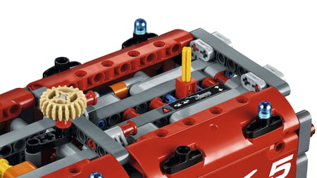 media/pim/technic-le-vehicule-de-secours-de-l-aeroport-5702015869744_17.jpg