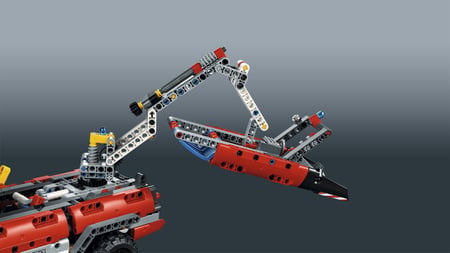 media/pim/technic-le-vehicule-de-secours-de-l-aeroport-5702015869744_21.jpg