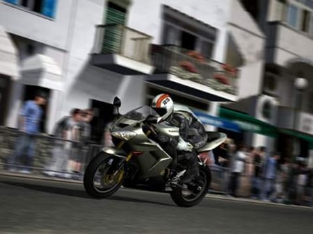 media/pim/tourist-trophy-ps2-0711719613374_6.jpg