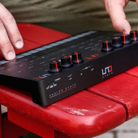 media/pim/uno-synth-analog-compact-8025813758032_14.JPG