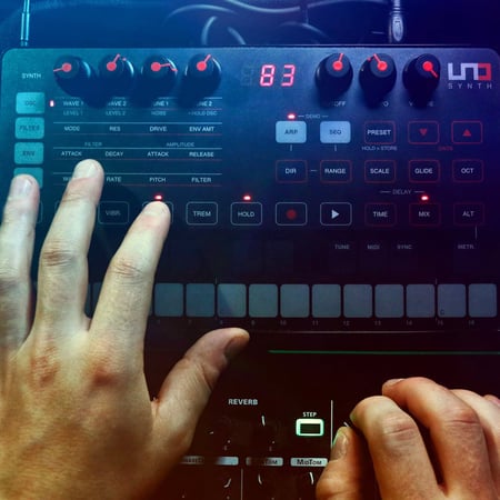 media/pim/uno-synth-analog-compact-8025813758032_9.JPG