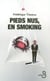 Pieds nus, en smoking