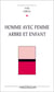 Homme avec femme arbre et enfant