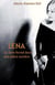 Lena - Le Livre fermé dans une pièce sombre