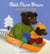 Petit ours brun fait de la luge