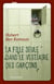 La fille seule dans le vestiaire des garcons