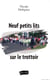 Neuf petits lits sur le trottoir