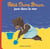 Petit Ours Brun joue dans la mer