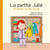 La petite julie s'habille toute seule