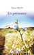 En présence
