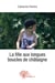 La fille aux longues boucles de châtaigne
